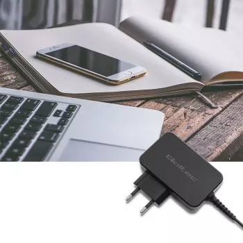 Mobilná nabíjačka QOLTEC 51024 – univerzálna AC interiérová nabíjačka, 65 W PD, 20 V/3,25 A, 1,2 m kábel, čierna