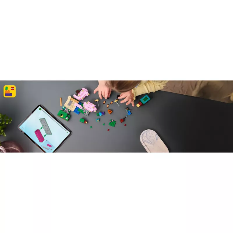 Lego 21260 Minecraft Cherry Blossom Garden set