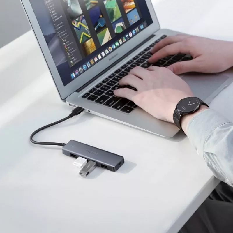 Ugreen hub 4-in-1 USB-C adaptér na 4× USB 3.0 + USB-C sivý
