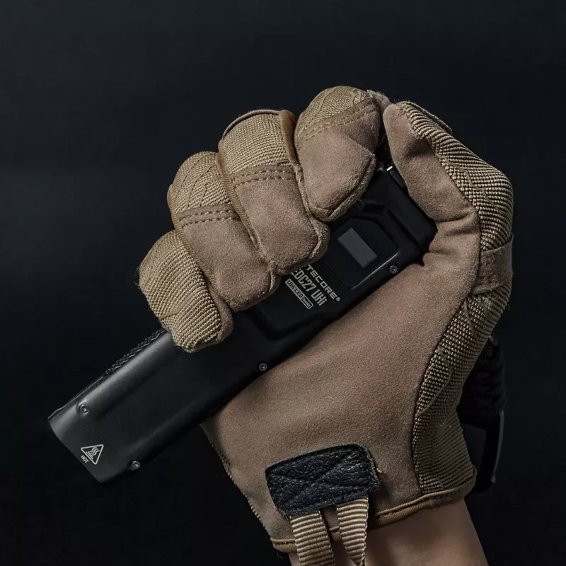 Ručná baterka Nitecore EDC27 UHI čierna LED nehrdzavejúca oceľ