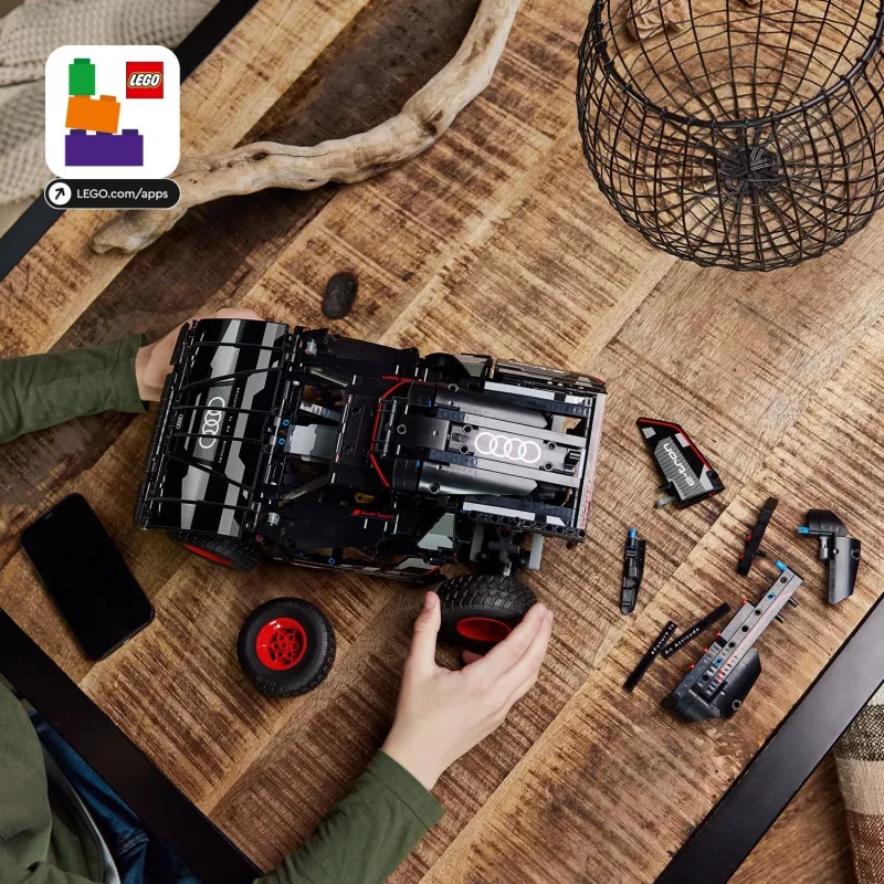 LEGO Technic stavebnica modelu terénneho vozidla Audi RS Q e‑tron 42160 — 914 dielov, odporúčaný vek 10+