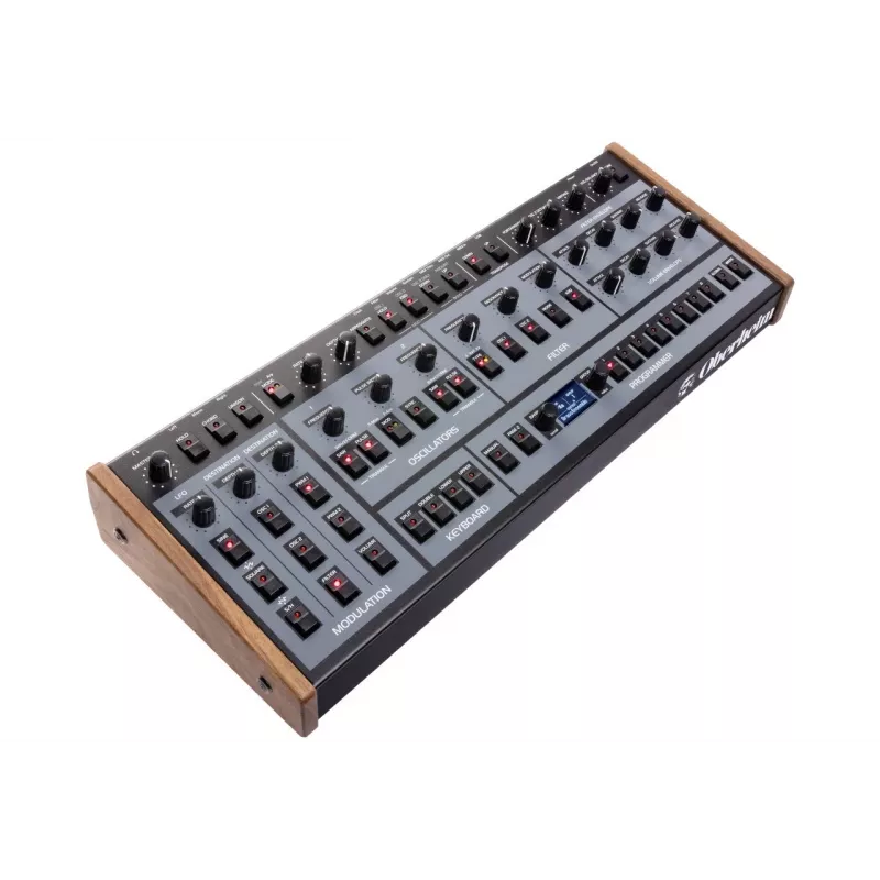 Oberheim OB-X8 stolný polyfónny analógový syntetizátor
