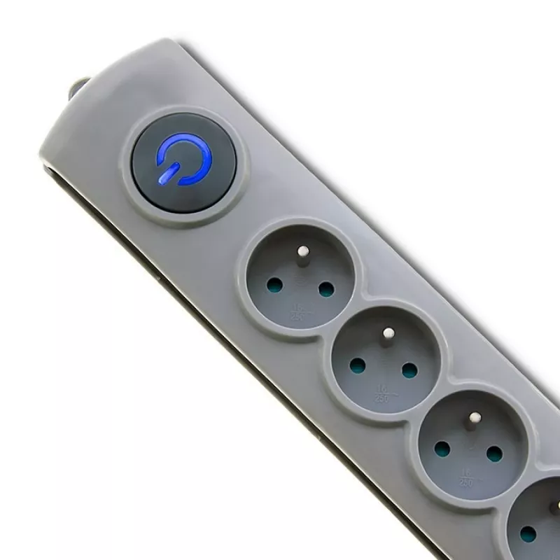Prepäťová ochrana Qoltec 50165 sivá 6 AC zásuviek 230 V 1,8 m