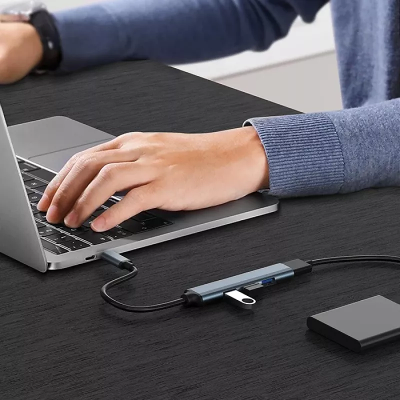 USB hub QOLTEC 53792, USB-C 3.1 na 4 porty (USB 3.0 x1, USB 2.0 x3)