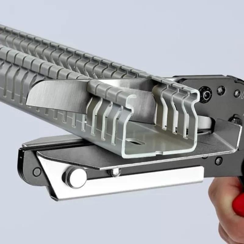 Knipex 95 02 21 kliešte