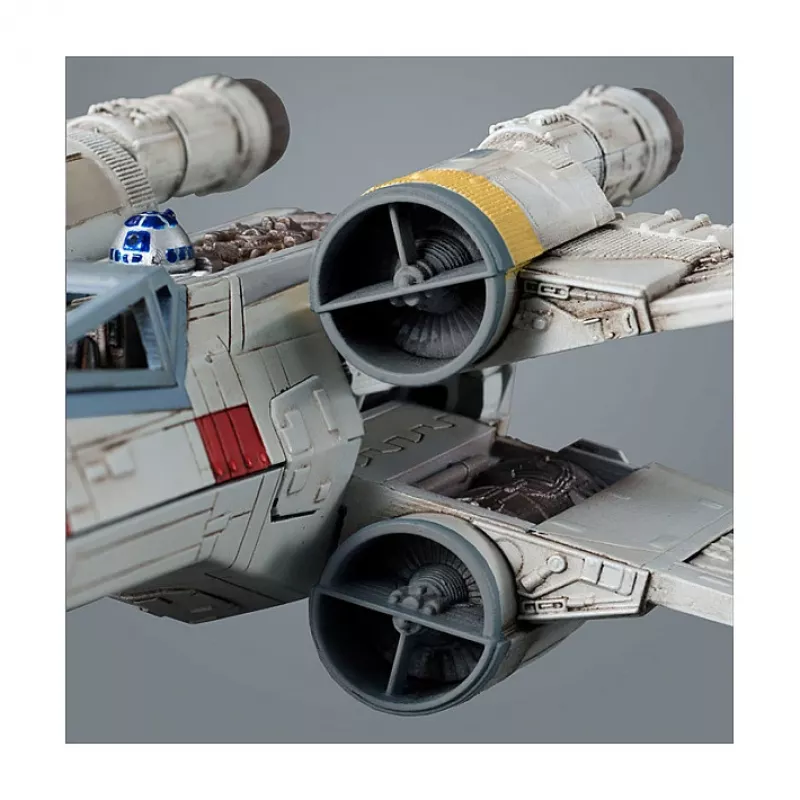 Modelová stavebnica Revell „Shuttle“ v mierke 1:72 — X-Wing Starfighter, dĺžka 100 mm