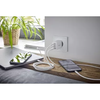Napájací zdroj 1XUSB-A/2XUSB-C/7806512 Intenso