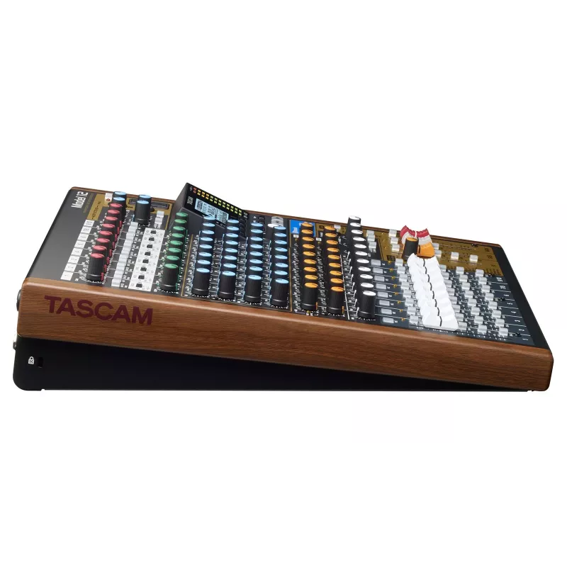 Tascam Model 12 10-kanálový mixér s 12-stopovým rekordérom, 20–20000 Hz, čierna/drevo