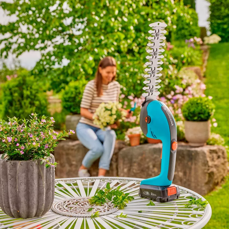 Akumulátorové nožnice na trávu GARDENA 14750-55 20 cm 18 V zelená sivá