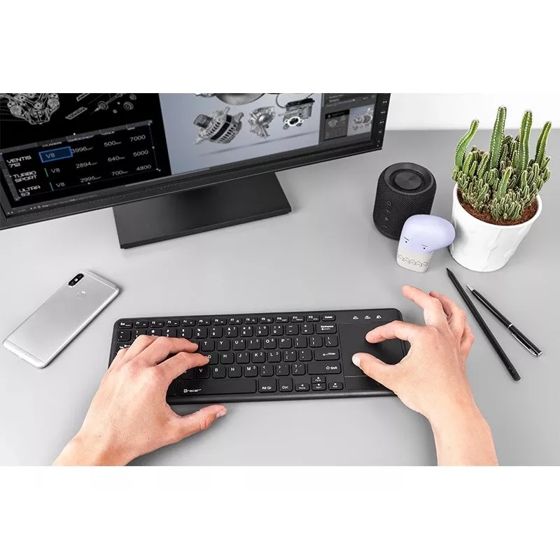 Bezdrôtová klávesnica RF TRACER TRAKLA46367 — plná veľkosť, membránová, touchpad, 2,4 GHz, čierna