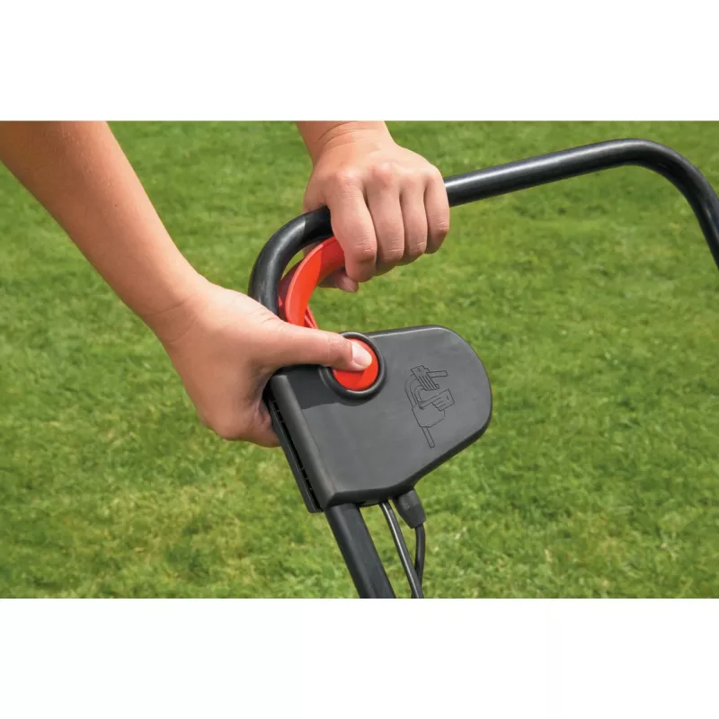 Vertikutier na trávnik Black & Decker GD300