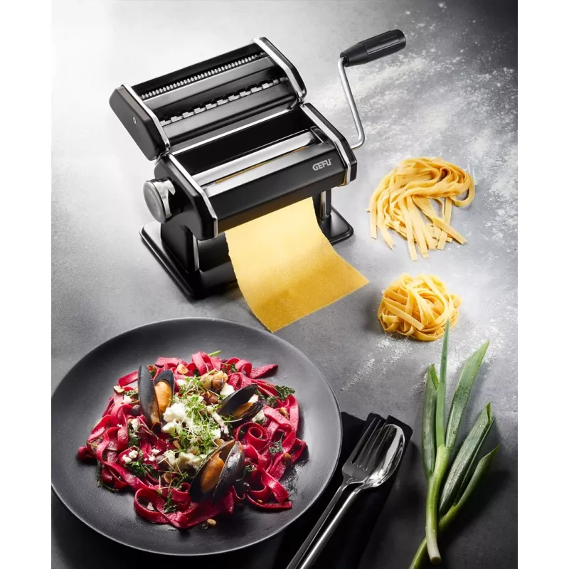 Ručný stroj na cestoviny GEFU GF89426 – na lasagne, tagliatelle, tagliolini; nehrdzavejúca oceľ a plast; 205×200×155 mm