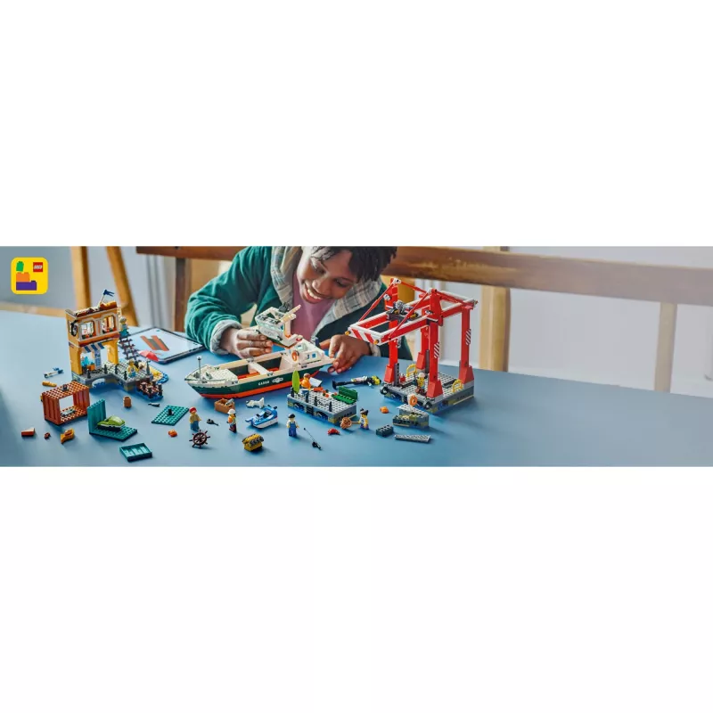LEGO CITY 60422 Prístav pri mori s nákladnou loďou