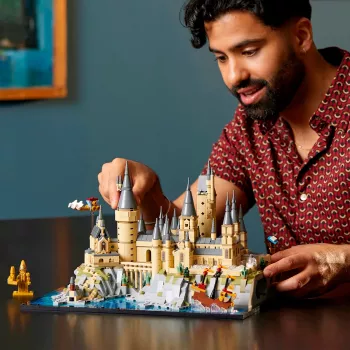 LEGO 76419 Harry Potter hrad Hogwarts a okolie, veľká stavebnica pre dospelých s ikonickými miestami: Veľká sieň, Komnata hrôzy a ďalšie, Valentín