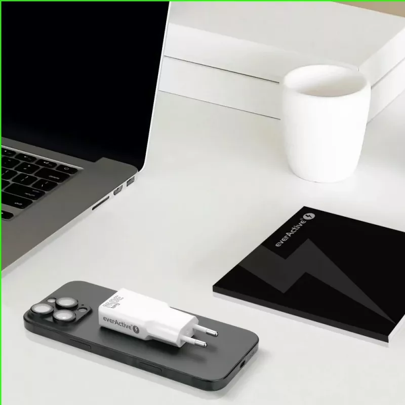 Napájací zdroj everActive SC-385Q Super slim QC 4 Fast Charging — USB rýchlonabíjačka, kompaktný dizajn