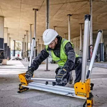 Stojan na pokosovú a zrezávaciu pílu DeWalt DE7033 — skladací hliníkový stojan, 4 nohy, výsuvný do 2,5 m, nosnosť 227 kg, 16 kg