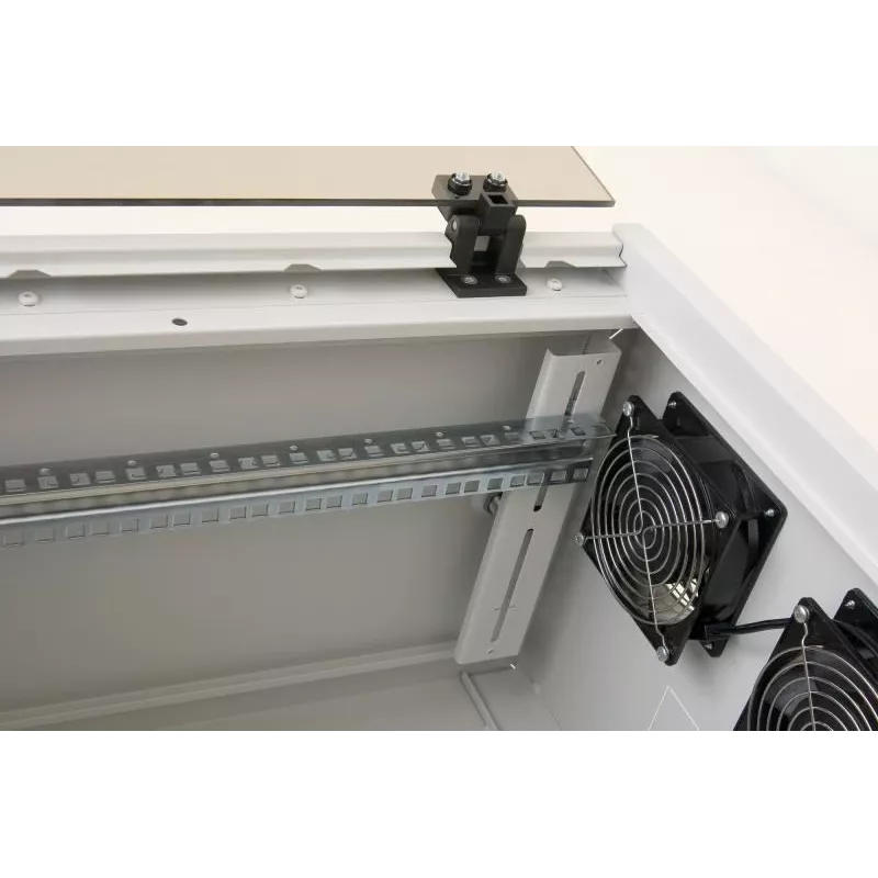 Nástenný rack Triton RUA-12-AS6-CAX-A1 12U biely