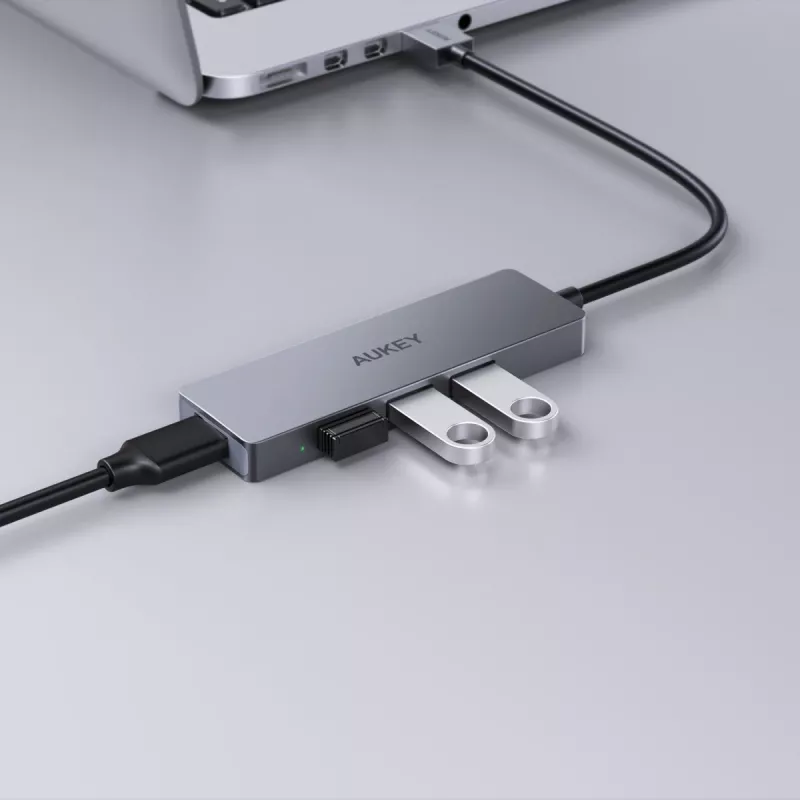 USB hub Aukey CB-H36 — 4-port USB 3.2 Gen 1 Type-A, host USB 2.0, 5000 Mbit/s, hliník strieborný