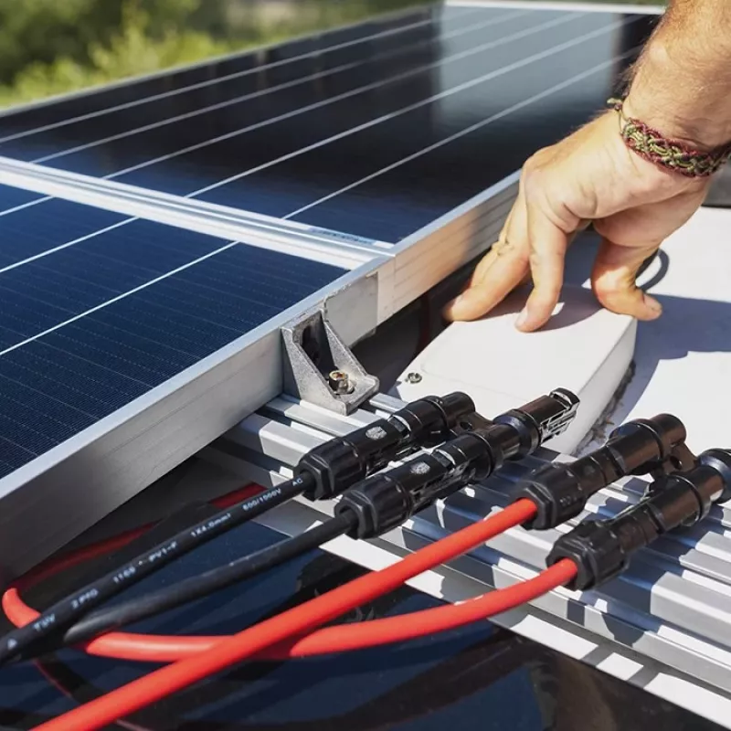 Solárny konektor QOLTEC MC4 1500V 30A – káblový konektor pre fotovoltaiku do exteriéru