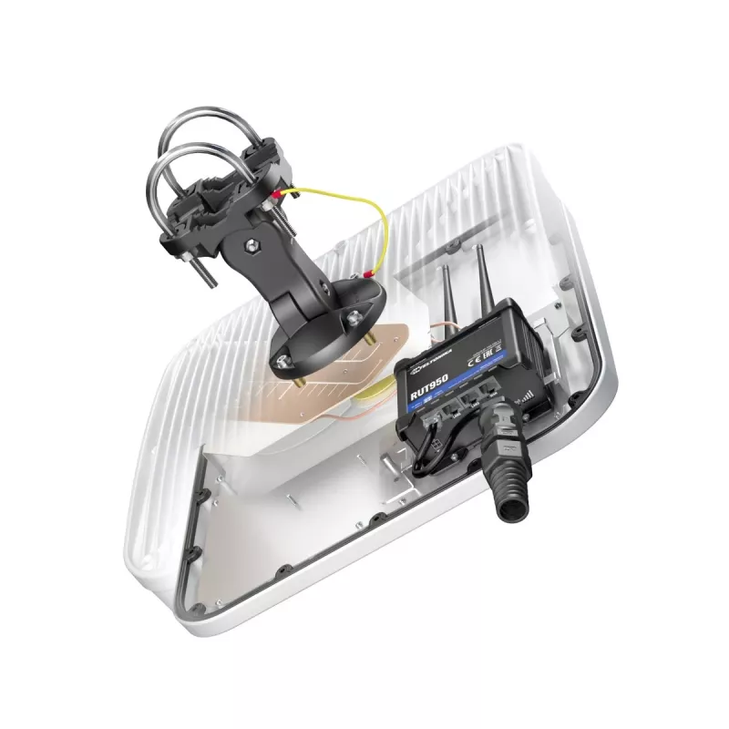 QuWireless QuMax XR AXRL smerová anténa LTE, 7 dBi, dvojitá polarizácia, PoE/LAN, IP67, pre Teltonika RUT240/950/955/X09/X11, biela