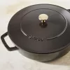 Staub Chistera 40511-472-0 pekáč 28 cm, okrúhly, liatinový, 3,7 l, čierny