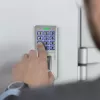 Odtlačkový a RFID kódový zámok QOLTEC 52447 s IP68 ochranou
