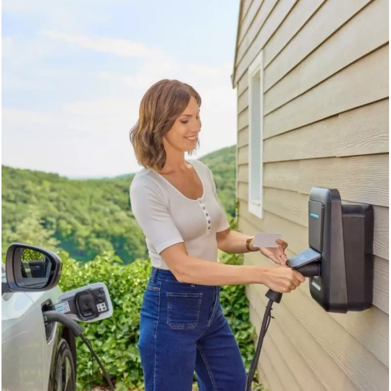 Nástenná nabíjacia stanica pre EV Hager witty one 11 kW 3-fázová s konektorom Type-2, RFID, Bluetooth, 4,5 m kábel, IP55, IK10