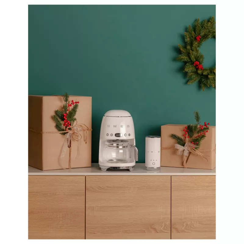 Smeg 50's Style DCF02CREU kávovar 1,25 litra krémový