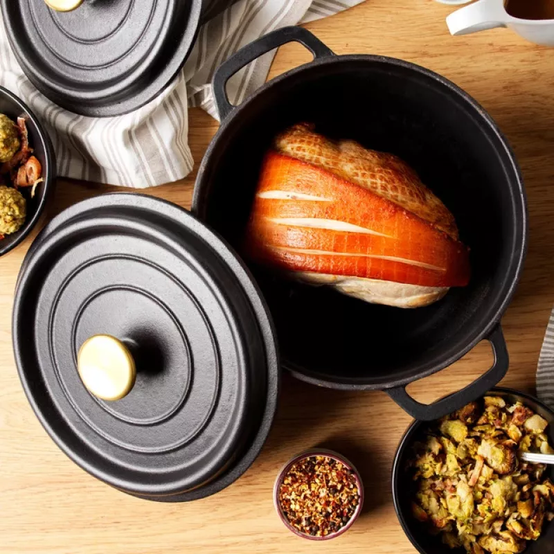 Liatinový hrniec na dusenie Russell Hobbs 24 cm, čierny