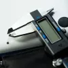 iFixit digitálne posuvné meradlo s modrým LCD displejom