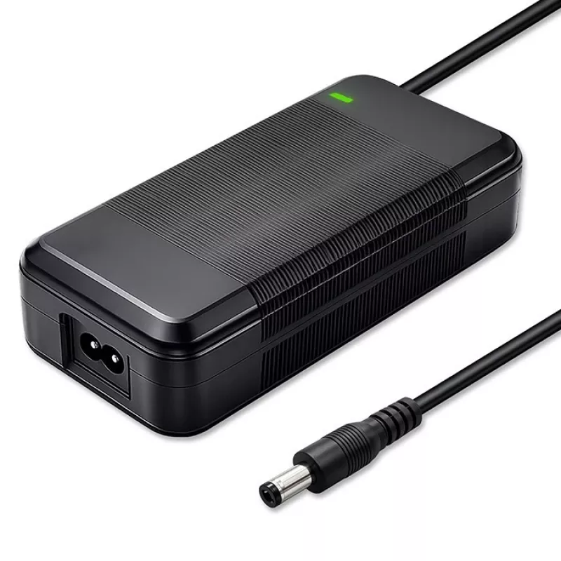 Nabíjačka QOLTEC 36V–42V 4A pre e-bike, DC konektor samec 5,5×2,1 mm