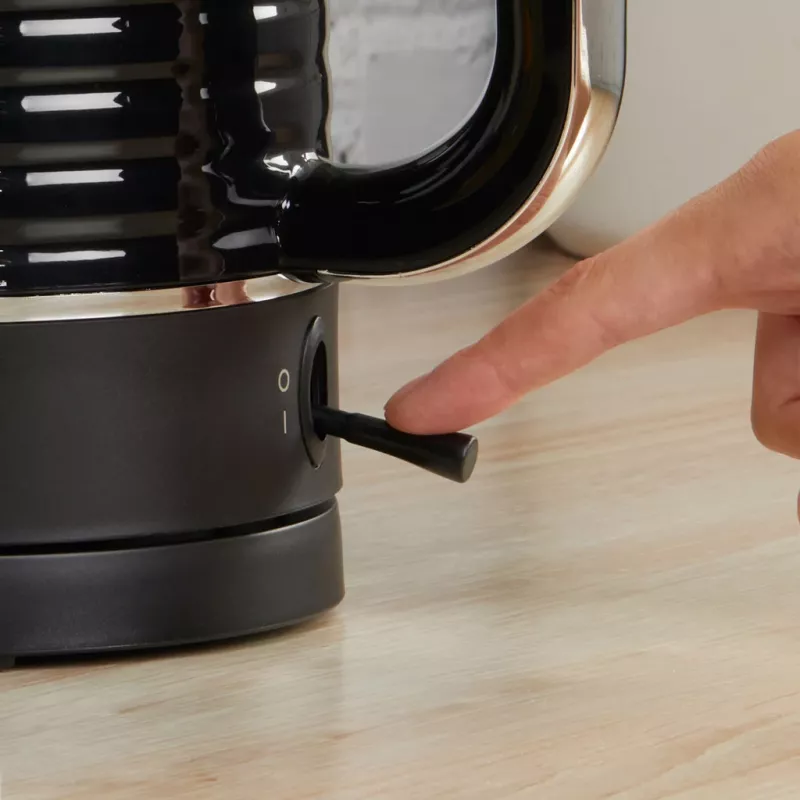 Elektrická rýchlovarná kanvica Petra 1,7 l 3 kW čierna