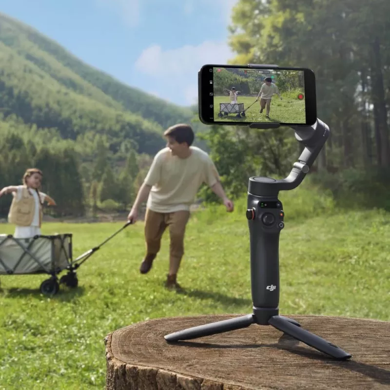 DJI Osmo Mobile 6 motorizovaný ručný stabilizátor kamery, čierny