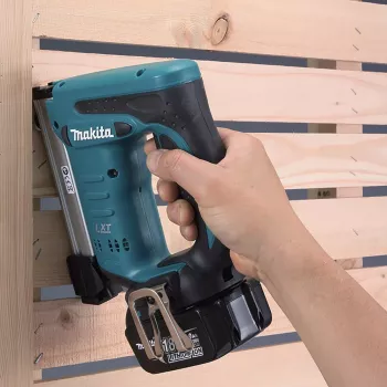 Makita DST221Z sponkovačka/klincovačka akumulátorová sponkovačka