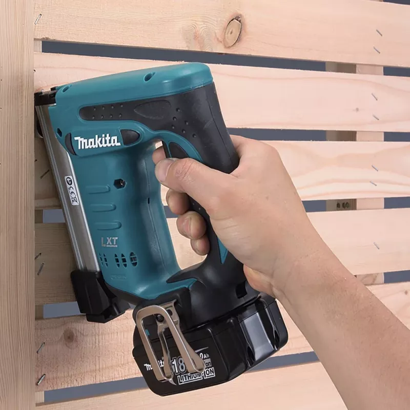 Makita DST221Z sponkovačka/klincovačka akumulátorová sponkovačka