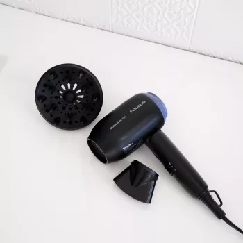 Sušič vlasov Taurus Studio Glow 1500 — 1400 W, 3 stupne ohrevu, 2 rýchlosti, skladací, na zavesenie, čierny
