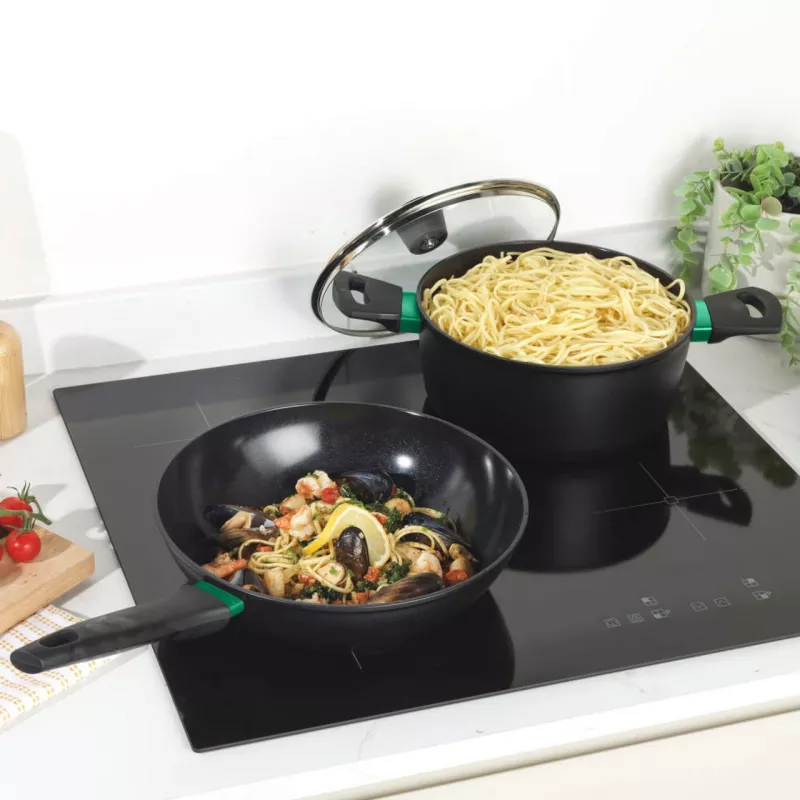 Hrniec Russell Hobbs RH03266EU7 28 cm s tepelným golierom