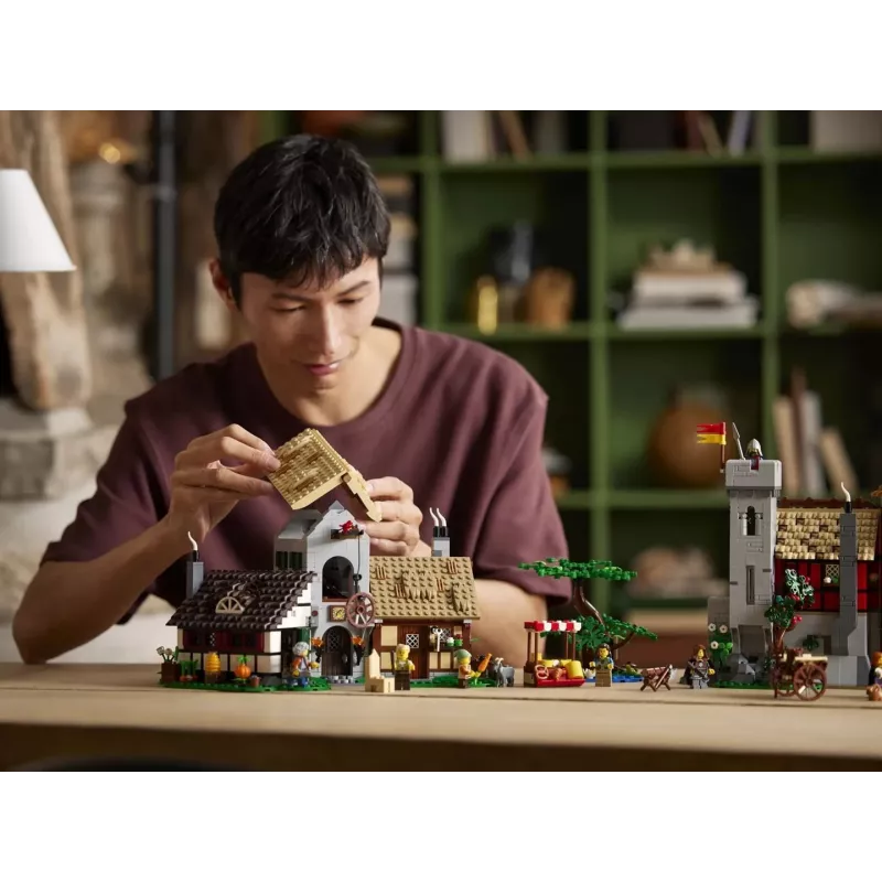 LEGO ICONS 10332 Stredoveké trhovisko