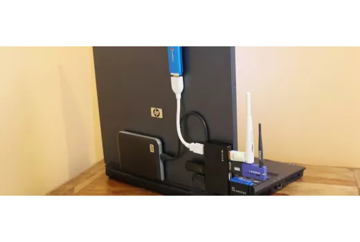 USB hub vs. dokovacia stanica: Aké riešenie vaše zostavenie naozaj potrebuje?
