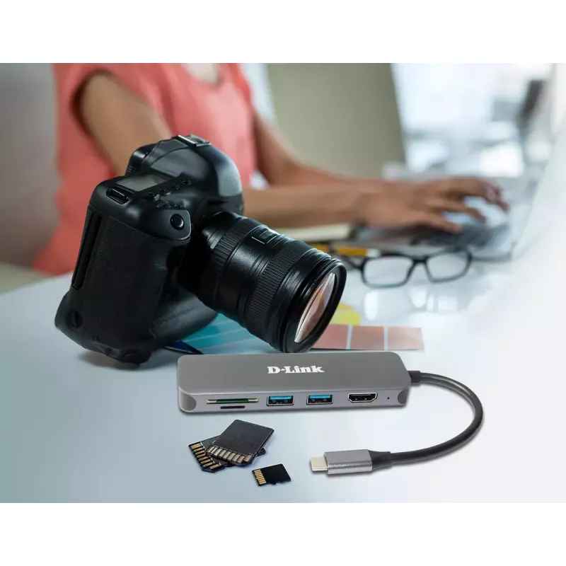D-Link 6-in-1 USB-C hub s HDMI/čítačkou kariet/Power Delivery