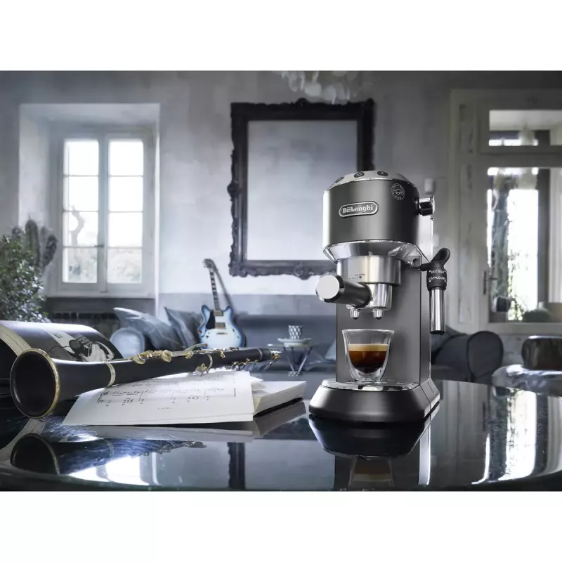 De’Longhi Dedica Style EC 685.BK poloautomatický espresovač 1,1 L