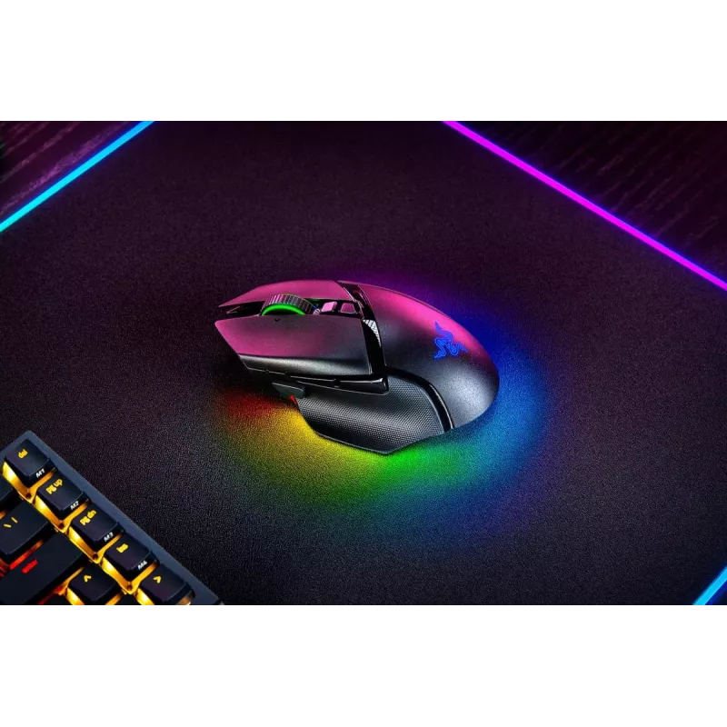 RAZER Basilisk V3 Pro – prispôsobiteľná bezdrôtová herná myš s Razer HyperScroll naklápacím kolieskom