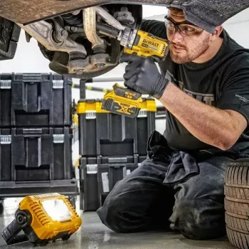 Voľne stojaca pracovná lampa DeWalt DCL077-XJ, 2000 lm, IP54, bezdrôtová (batéria sa predáva samostatne)