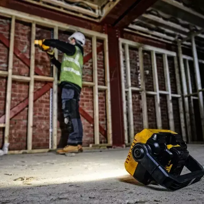 Voľne stojaca pracovná lampa DeWalt DCL077-XJ, 2000 lm, IP54, bezdrôtová (batéria sa predáva samostatne)