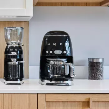 Kávovar na kvapkovú kávu Smeg 1,4 L DCF02BLEU