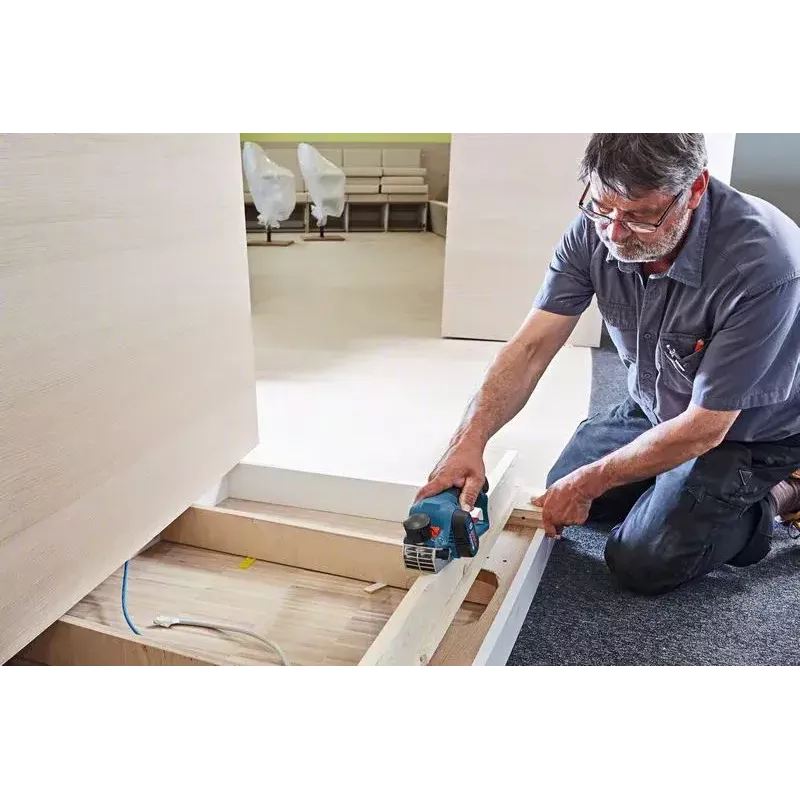 Bosch GHO 12V-20 Professional akumulátorový hobľovač, 12 V, šírka hobľovania 56 mm, bez akumulátora a nabíjačky, modrý/čierny