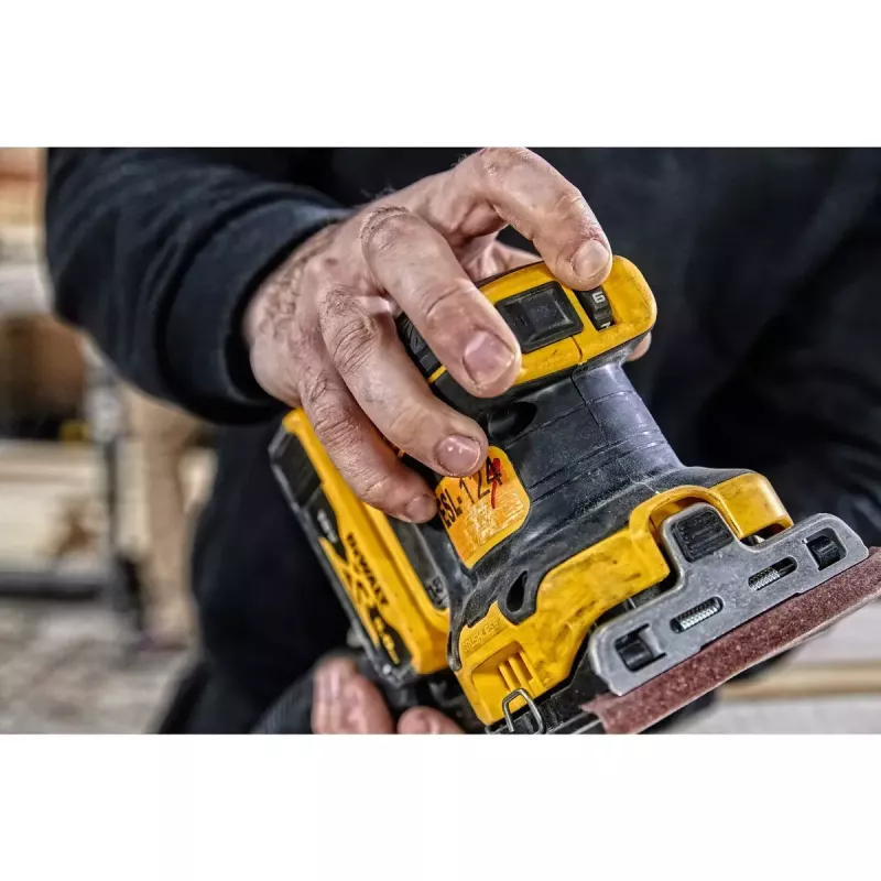 Prenosná brúska DeWALT DCW200N-XJ