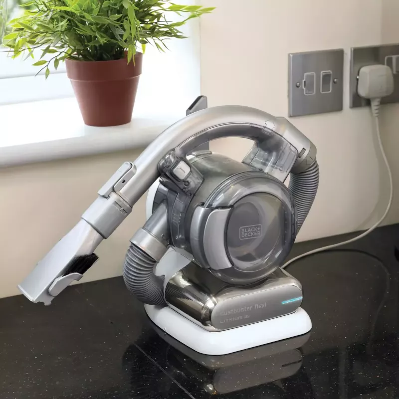 Black & Decker PD1820L-QW Flexi ručný vysávač, chrómový