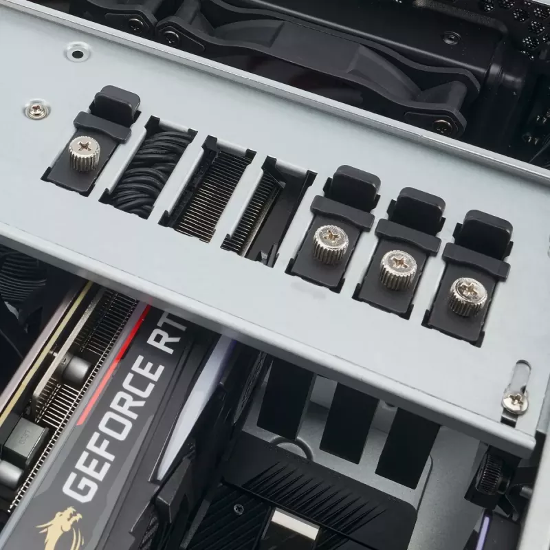 SilverStone SST-RM44 4U rackové serverové šasi, SSI-EEB/SSI-CEB/ATX, čierne
