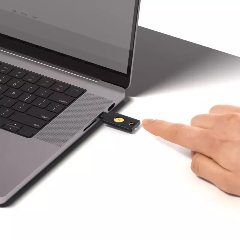 USB flash disk Yubico čierny